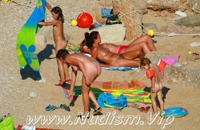 [Image: 1454282758_family-nudist-pictures-fkk-nudist-beach1.jpg]